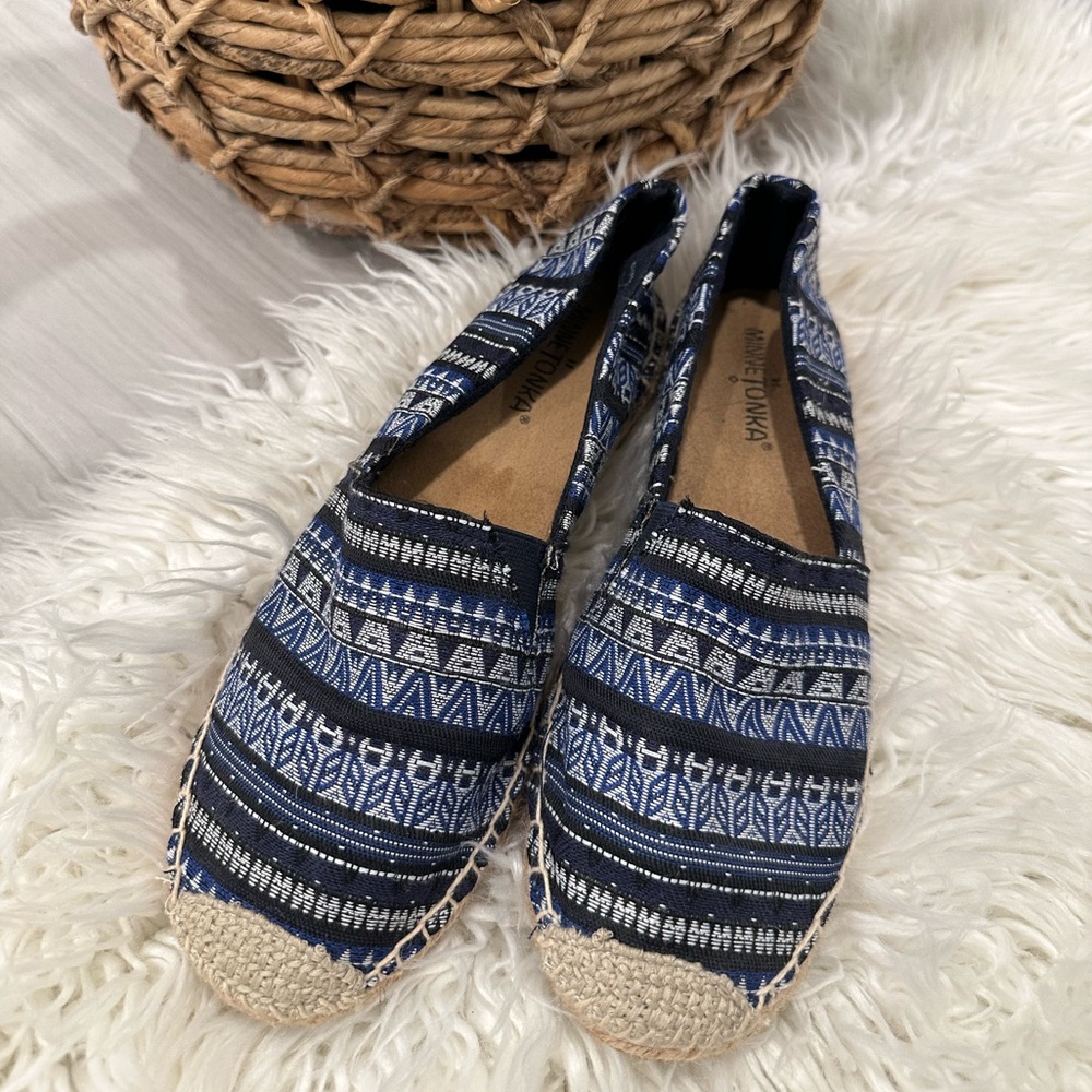 Minnetonka • Navy and White Patterned Espadrilles • Size 7